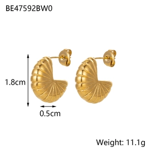 Polished golden seashell texture earrings measuring 1.8cm in height and 0.5cm in width