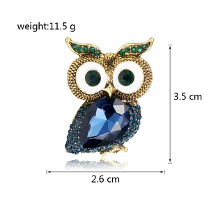 Vintage gold owl brooch with blue gemstone and crystals, size 3.5cm x 2.6cm