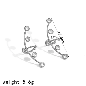 Detail showing 47.5mm silver zircon ear cuff dimensions and lightweight 5.6g design