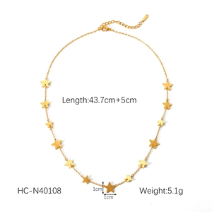 Detail showing gold star pendant dimensions and necklace length measurements on white background
