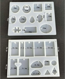 Dettaglio di stampi in silicone per resina con dimensioni per la creazione di gioielli DIY