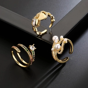 Three-piece 18K gold-plated ring set with heart zircon, pearls, and rainbow gemstones