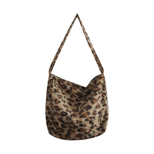 Faux fur leopard print large capacity tote bag with minimalist shoulder strap style