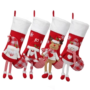 Weihnachtsstrumpf 4er-Set mit Weihnachtsmann Rentier und Schneemann für die Dekoration