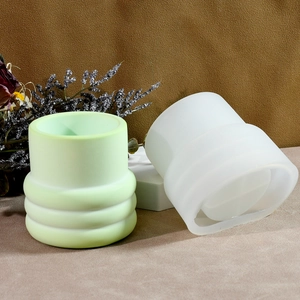 Dettaglio dello stampo in silicone a cilindro per candele e gesso fai-da-te