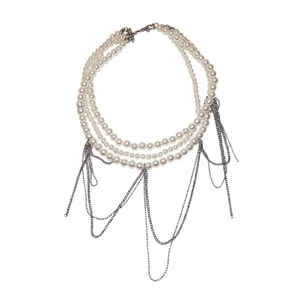 Collier de perles à trois rangs avec pampilles argentées et fermoir mousqueton chic