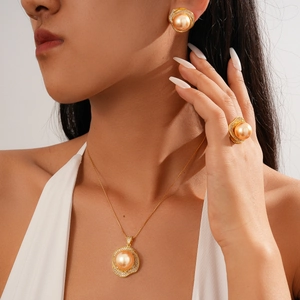 Vintage Floral Pendant Necklace Copper Imitation Artificial Pearl Zircon Inlaid Elegant Luxury Long Sweater Chain For Women