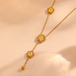 Elegant 18k gold-plated stainless steel clover pendant necklace with small ball tassel detail