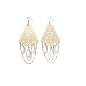 Boucles d'oreilles bohèmes dorées à pompons avec motifs vintage et breloques en verre