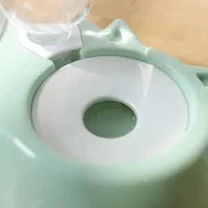 Abreuvoir automatique pour animaux avec disque flottant blanc et base en PP vert