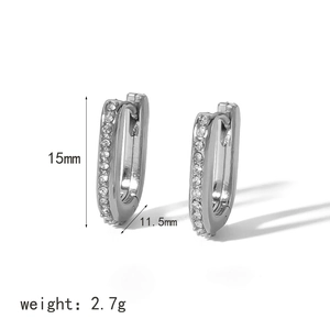 Vista dettagliata degli orecchini in argento placcato oro 18K, 15mm per 11,5mm