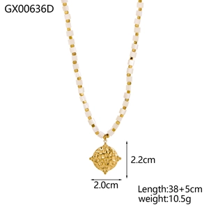 Chic irregular gold pendant necklace with white beads and refined hammer texture