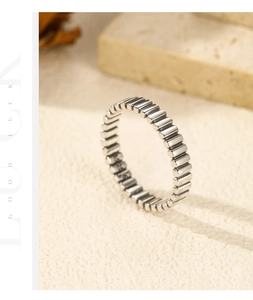 Detail showing S925 sterling silver hallmark on the vintage minimalist stackable ring