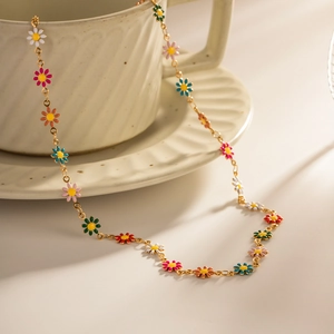 Elegant 18K gold-plated stainless steel chain necklace with colorful enamel daisy pendants
