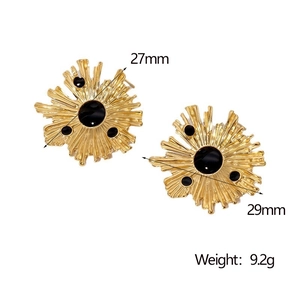 Detailed size and weight view of irregular gold and black vintage-style steel earrings