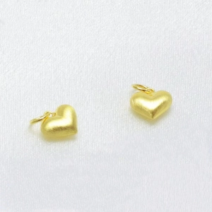 Polished S925 sterling silver heart-shaped pendants with golden brushed finish for DIY jewelry