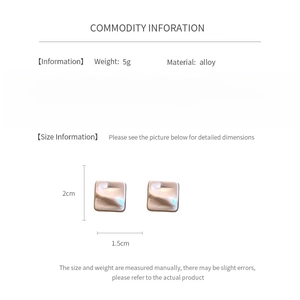 Size chart showing 5g weight and 2cm height for these square alloy pleated earrings