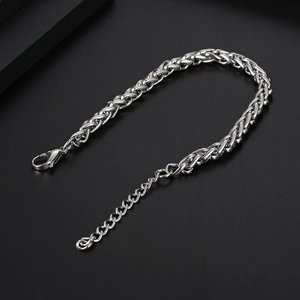 Bracelet en maille d'acier titane argenté avec fermoir mousqueton et extension