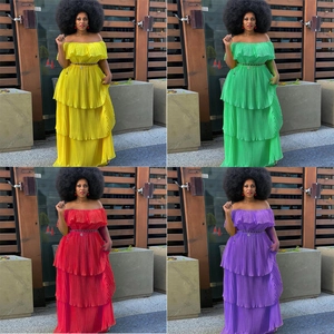 Schulterfreies Maxikleid aus Chiffon mit Plissee in Gelb, Grün, Rot und Violett