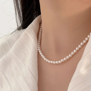 Elegant 925 sterling silver necklace with round white pearls on female model