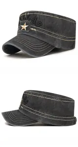 Détail de la casquette militaire vintage avec broderie Dallas et surpiqûres jaunes contrastées