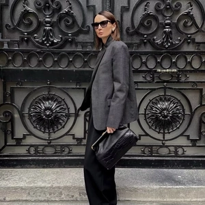 Giacca blazer scozzese da donna con collo alto e chiusura a patta diagonale