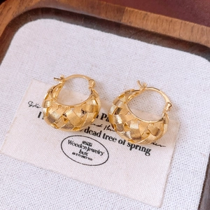 Detailed close-up showing the intricate basket-weave texture on 18k gold plated U-shape earrings