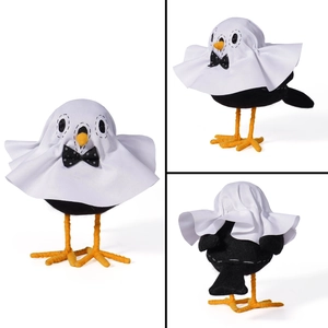 Détails d'oiseau d'Halloween avec cape de fantôme blanc et nœud papillon à pois