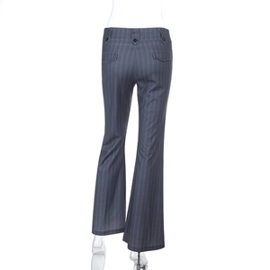 Vue arrière du pantalon évasé à rayures avec poches décoratives et motif bleu marine