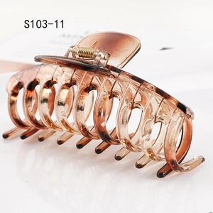 Detail of tortoiseshell large claw clip featuring a golden spring and sturdy grip