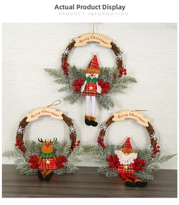 Set di tre ghirlande natalizie con rami innevati, bacche e personaggi di Babbo Natale e renna