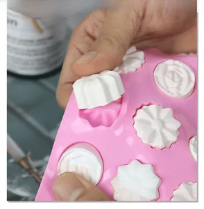 Detailed macro view showing the flexibility of the 15-cavity silicone floral cake mold