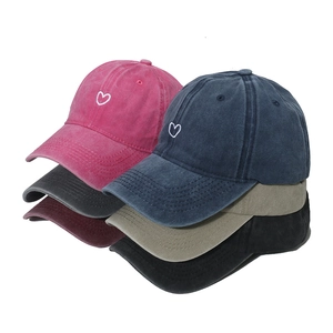 Casquette De Baseball En Coton Lavé Vintage Rétro Streetwear Broderie Coeur Toit Souple Bord Incurvé Chapeau De Soleil Homme Femme