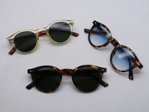 Detailsicht der runden Schildpatt-Sonnenbrille mit silbernen Rauten-Nietendekorationen