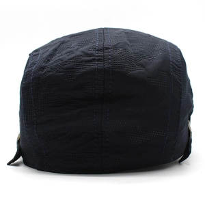 Berretto piatto da uomo in rete traspirante blu navy con motivo mimetico trendy