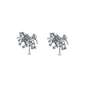 Irregular cloud pearl earrings with 925 silver needles and sparkling crystals in silver