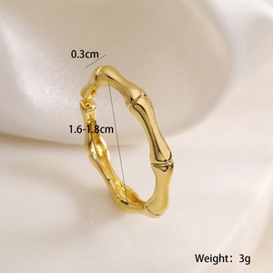 Close-up detail of 18K gold bamboo ring with width and inner diameter measurements