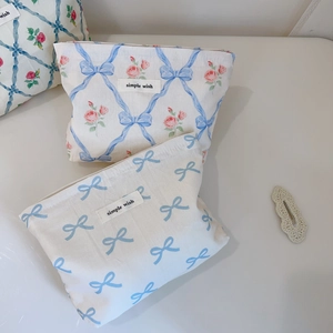 Trousses de maquillage en toile à fleurs avec motifs rubans bleus et nœuds élégants