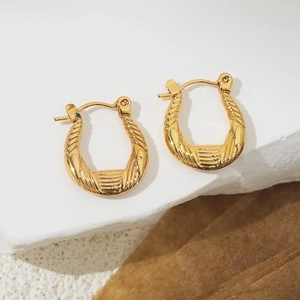 Chic 18K gold stainless steel hoop earrings with elegant spiral textured horseshoe design