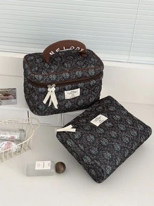 Set di borse cosmetiche vintage trapuntate a fiori con manico e cerniera lampo