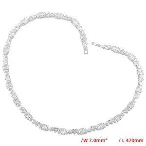 Detailansicht der Silberkette mit weißen Kristallen, 7 mm Breite und 470 mm Länge im Set