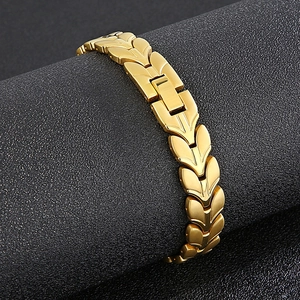 Bracelet pour homme en acier titane doré 12mm avec maille épi et fermoir de sécurité
