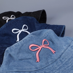 Damen Fischerhut aus Denim mit rosa Schleifenstickerei in Hellblau, Dunkelblau und Schwarz