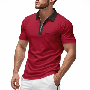 Detailansicht eines roten Poloshirts mit schwarzem Kontrastkragen und Metallreißverschluss