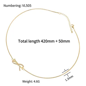 Elegante gouden strik ketting met zirkonia accenten, 42 cm lengte met verstelbaar stuk