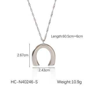 Detail of silver U-shaped horseshoe pendant with twisted water wave chain and dimensions