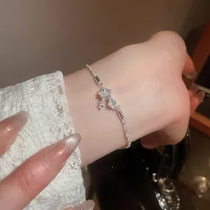 Elegante bracciale a stella in argento e zirconi con perle cuore su pizzo