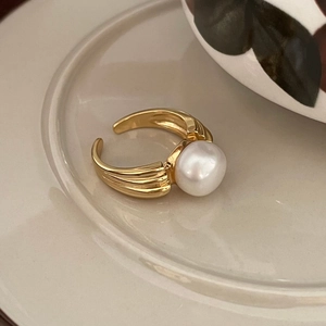 Minimalist 925 silver adjustable gold ring with a large white pearl on ceramic dish