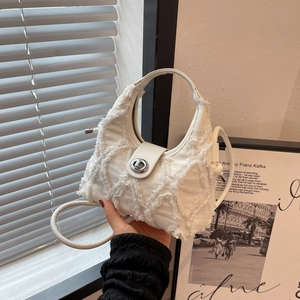 Fringed Denim Crossbody Bag For Women Raw Edge Rhombus Quilted Handbag With Silver Twist Lock Streetwear Chic Shoulder Bag
