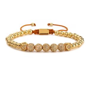 Bracelet ajustable en corde tissée dorée avec perles de zircon 8mm et breloques en métal